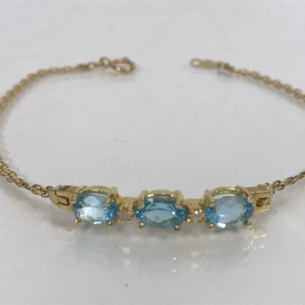 Elegant Gold Bracelet with Blue Accents